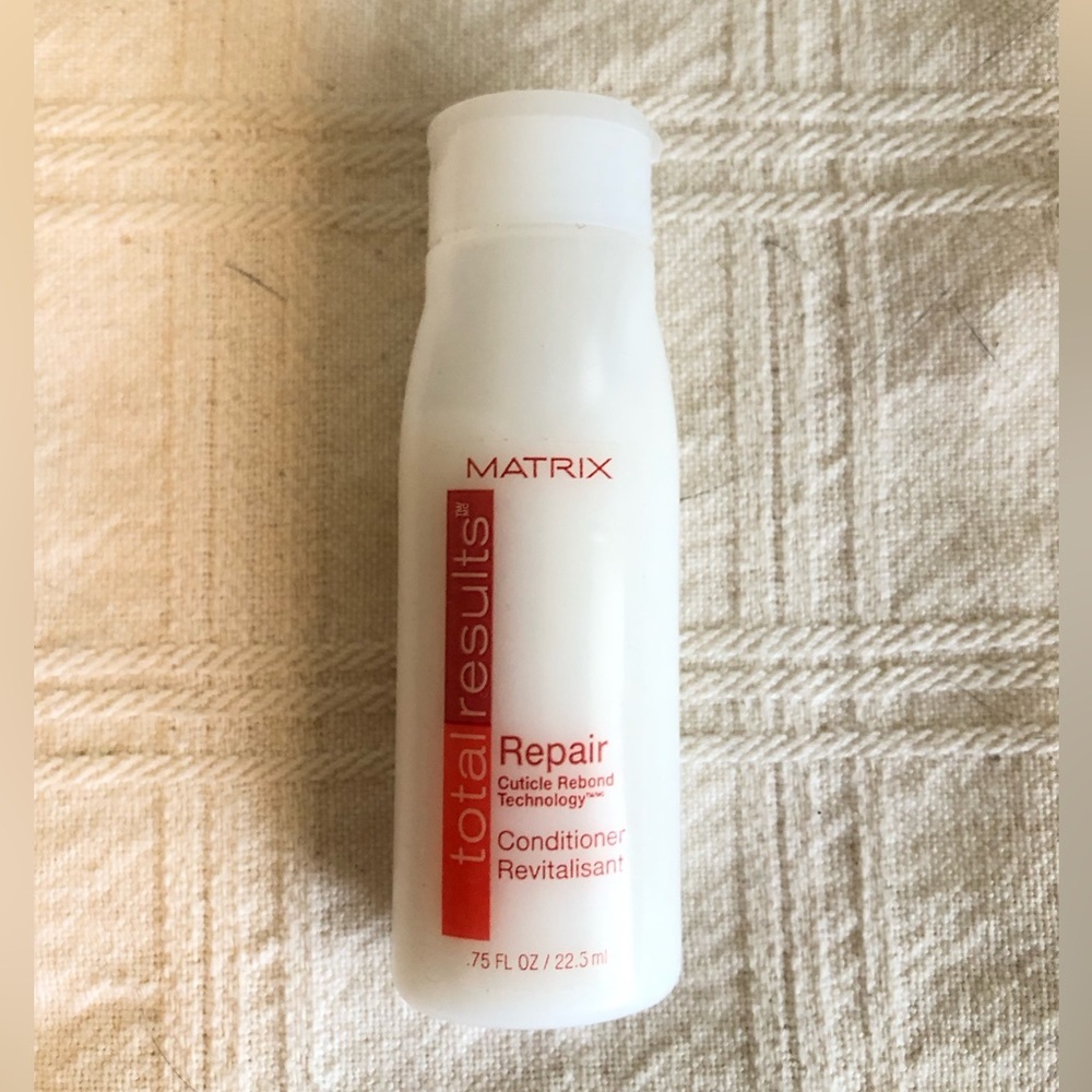 Matrix Total Results Repair Conditioner - White and Red travel size